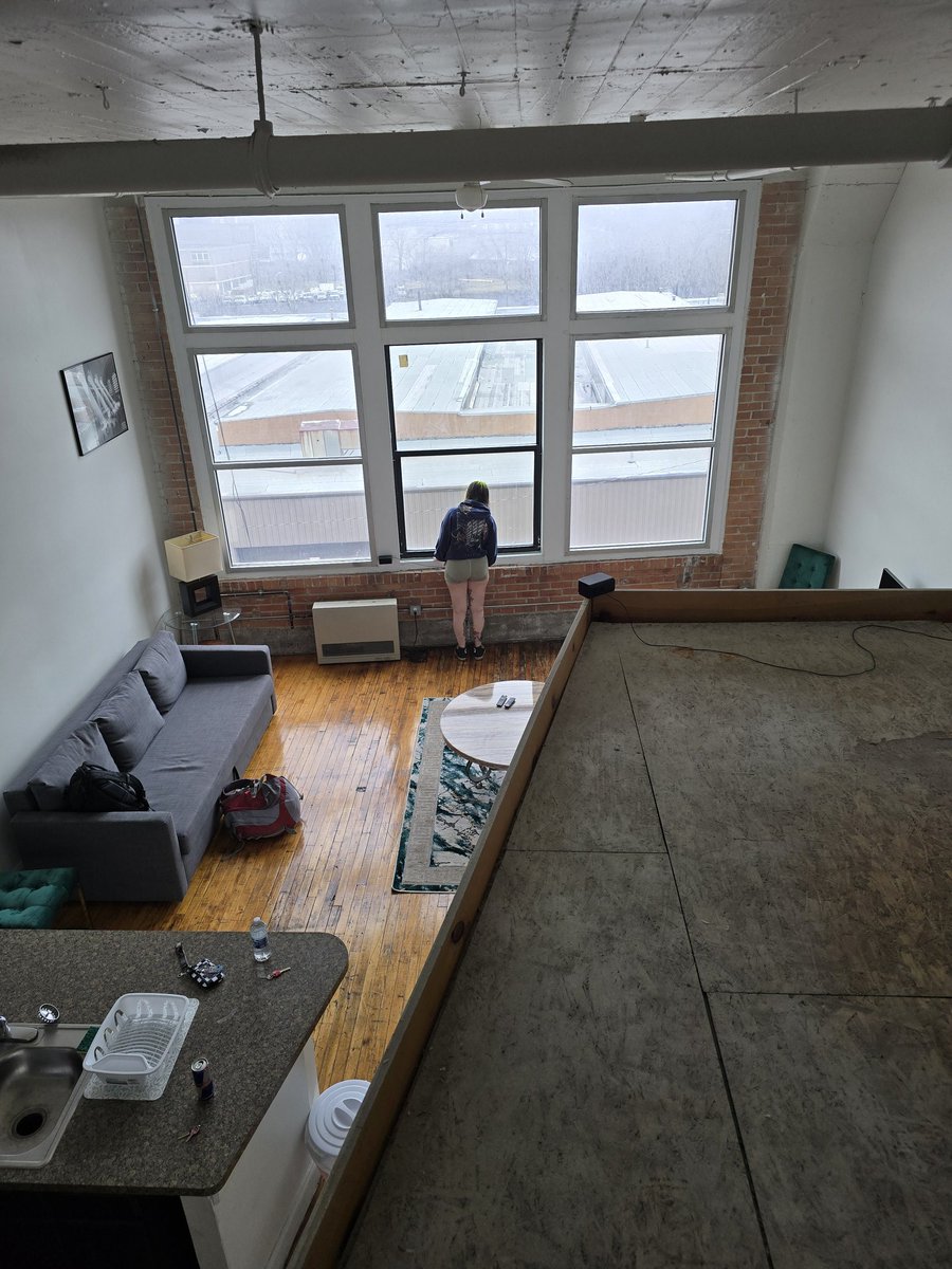 Croptigon's tweet photo. Weird Airbnb adventures https://t.co/Z450G3t8XJ