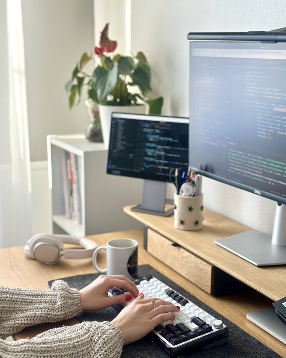 DoCVx2's tweet photo. Well, Ive been around on X for quite a long time, but I wasn't very active. 😑

Now I've decided to take it seriously, while working my 9-5 and building my baby SaaS product.

Wish me a productive and successful journey. 🌹 https://t.co/9XLdF15Btu