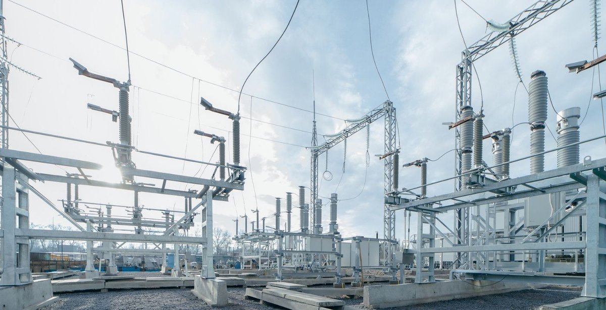 RAEDEN_DCs's tweet photo. In the era of "Bring Your Own Power" hyperscalers are building their own data center power plants. But is this feasible for the average enterprise as they face scarcity in data center space and power? Read about alternatives to new grid power on our blog: https://t.co/PPeBCh5LL9 https://t.co/vYgeMErYEY