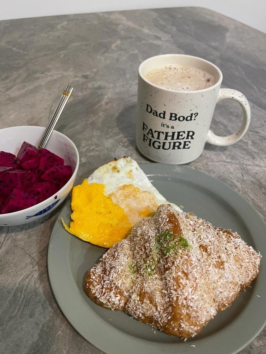 nancy41655's tweet photo. Nothing like a cozy cup of coffee, fluffy eggs, sweet dragon fruit, and a yummy pastry to fuel the vibes ✨😋 https://t.co/MxNdoInty2