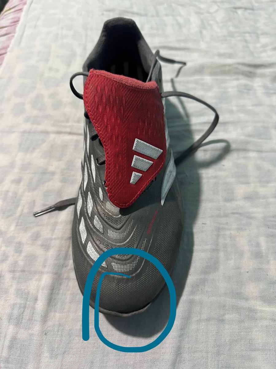 LeDigoCheco's tweet photo. ¿Es neta @adidasMX? Un producto “Pro”, con menos de 10 usos en 2 meses, por rebasar 3 días su periodo de 60 días no quieren dar garantía. Perdón por no darme cuenta antes de los 2 meses, no me dedico a jugar futbol todos los días. 
Dejo unos tenis que compré hace 2 años también https://t.co/hA4PPyTzHU