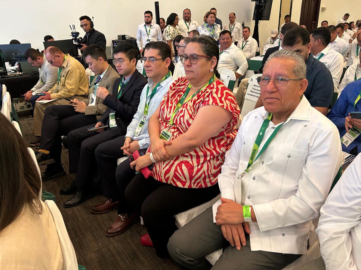 TSCHonduras's tweet photo. Presidente del @TSCHonduras Ricardo Alfredo Montes, y magistrada Itzel Anaí Palacios, acompañaron a alcaldes y alcaldesas del país como invitados especiales de la XXXV Asamblea Nacional de la @AMHON1 celebrada en Tela, Atlántida, el 10 y 11 de marzo, 2026. https://t.co/v8BfoUg3Rx