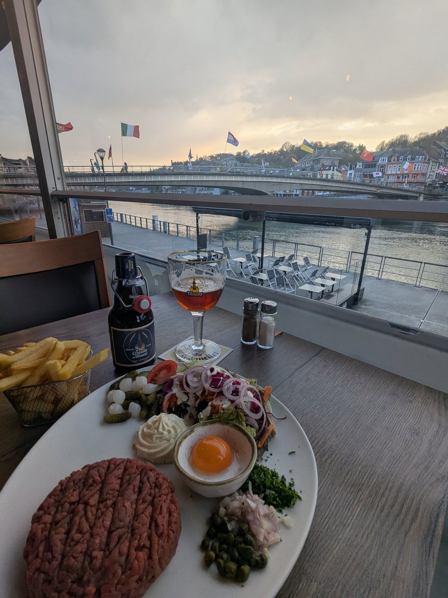 Hidiary39's tweet photo. 色々落ちついて、久しぶりに丸々2日お休みができたので初🇧🇪 ビールが美味しいこと🍻 最近天気もよくなってきたし、私のオランダワーホリの目的である、バス旅をもっとしていきたいと思います🫡 またnoteに旅レポします🌱
#オランダワーホリ #オランダ #ワーホリ https://t.co/3xOXhXybqZ