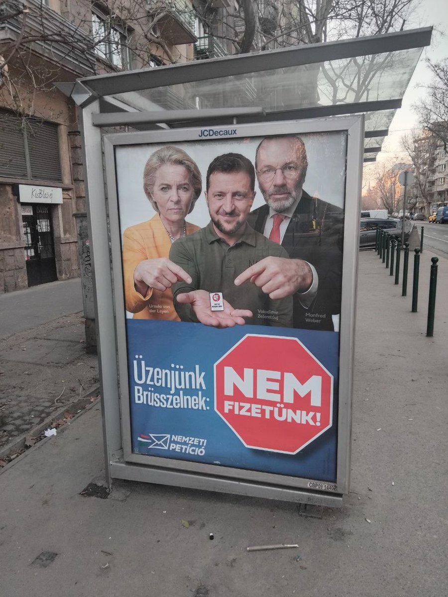 tgp_news1's tweet photo. 🇭🇺 The streets of Budapest are filled with total demonization of Volodymyr Zelenskyy, the EU, and Péter Magyar.

“We will not pay.”

“Don’t let Zelenskyy have the last laugh.”

“Make a confident choice. They are the risk.”

If I were in Magyar’s place, I would ask just one thing: are there really no other problems in Hungary that the entire campaign is focused on the president of another country and the leadership of the EU?

When you want people to stop looking at their own lives, you start telling them about the lives of others and inventing mythical enemies.

But the real enemies preventing people from living normally are the Russians. And Orbán has long since been bought by them.
