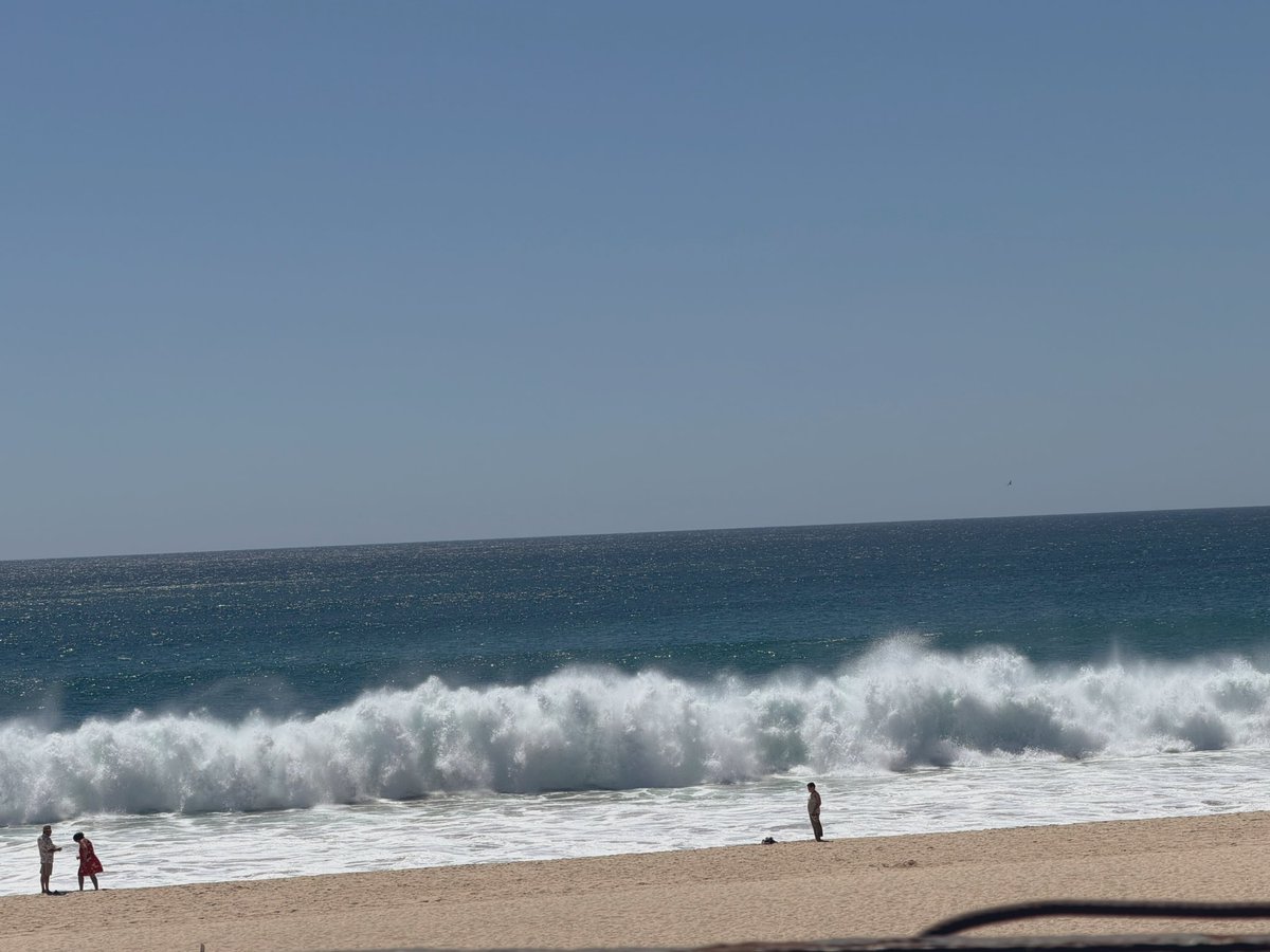 oliviacola's tweet image. Spring Break 26 #cabo #mexico 
It’s terrifying here. No way I can relax. 😅