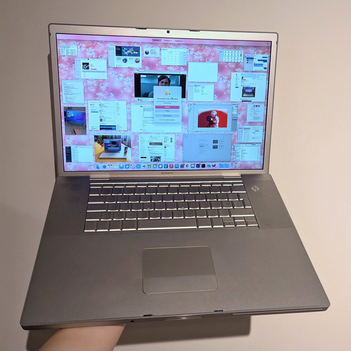 saraaaaaaa 💽 tweet media