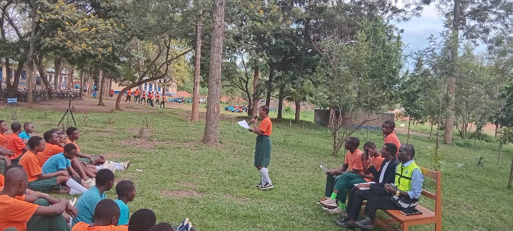 Kuri uyu wa Gatatu ku kigo cya GS Nyagatare, habaye guherekanya ububasha bwa komite ya youth volunteers. Komite icyuye igihe yagaragaje ibikorwa yakoze  urubyiruko rwibutswa discipline hatangwa umuvugo wibutsa ibigwi by’abatubanjirije naho abasoza umwaka wa 6 bahabwa certificate.