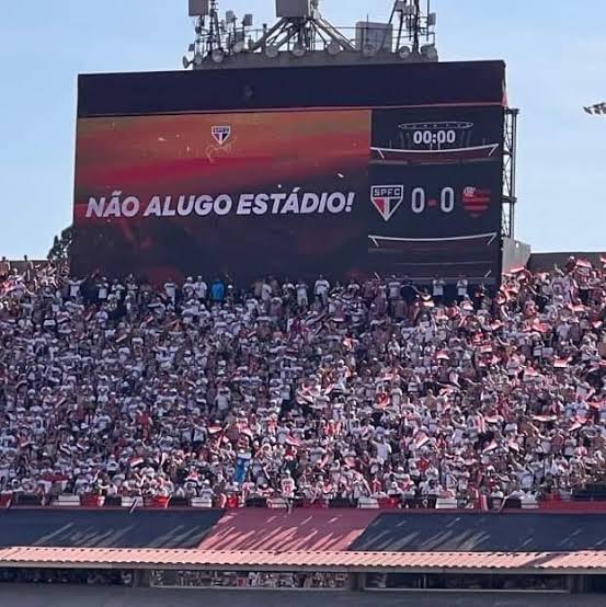 renatodoni's tweet photo. @ArnaldoJRibeiro Ué, mas pq não vai jogar no Morumbi? Deve ser algum problema sério né? Pq tem aquela velha história de não alugar estádio... https://t.co/lnAidiTQcB