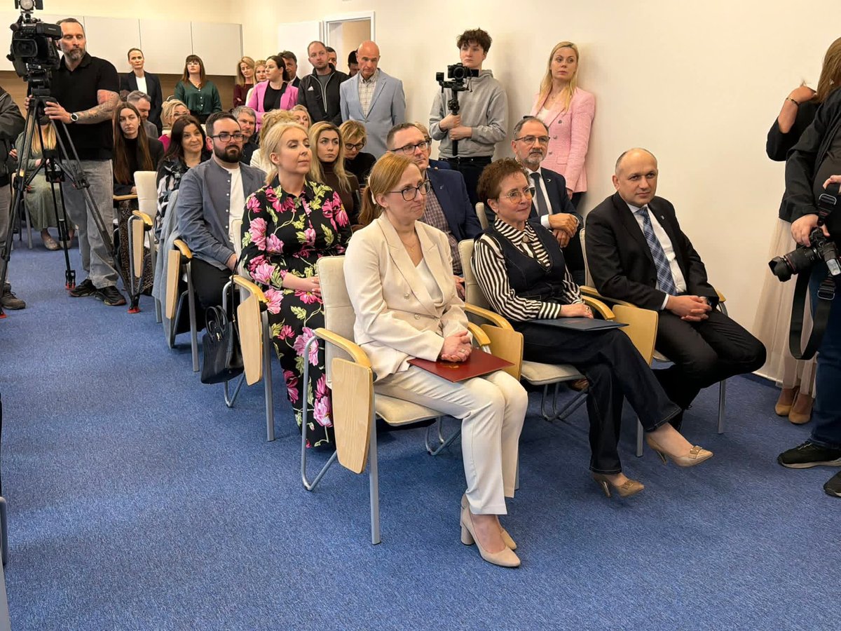 PPolicki's tweet photo. Dziś w Lubieszynie odbyło się oficjalne otwarcie Branżowego Centrum Umiejętności w dziedzinie przemysłu chemicznego, działającego w strukturach naszego  Zespółu Szkół im. I. Łukasiewicza w Policach🏫 https://t.co/A2c124t2WX