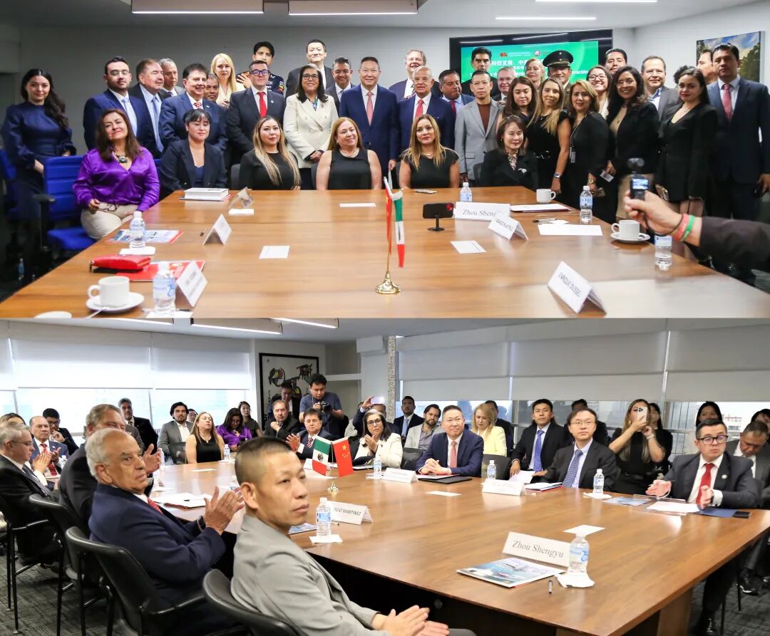EmbChinaMex's tweet photo. 📣El 9 de marzo, se celebró de forma simultánea en Beijing y Ciudad de México, mediante conexión por video, el Foro de Cooperación y Desarrollo China–México. En el foro, el embajador Chen Daojiang señaló que la parte china trabajará junto con la parte mexicana para seguir profundizando la confianza estratégica mutua, promover los intercambios a distintos niveles y aplicar de manera conjunta los importantes consensos alcanzados por los líderes de ambos países.

China está dispuesta a fortalecer la articulación de estrategias de desarrollo con México, consolidar los logros de cooperación en áreas tradicionales como comercio e inversión e infraestructura, y ampliar activamente la cooperación en campos prioritarios de APEC, como la economía digital y el desarrollo verde y bajo en carbono, con el fin de crear nuevos motores de crecimiento para la cooperación.

Asimismo, China espera seguir reforzando los intercambios con México en ámbitos como turismo, cultura, mujeres y educación, para profundizar la amistad entre ambos pueblos. China también está dispuesta a intensificar la comunicación estratégica y la coordinación multilateral con México, trabajar conjuntamente para impulsar las cuatro iniciativas globales y promover la resolución adecuada de los temas regionales de interés mediante medios políticos y diplomáticos, con miras a fomentar la paz y el desarrollo en el mundo. 🌏🇨🇳🤝🇲🇽