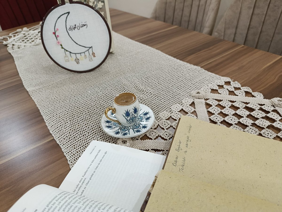 AkcaHayrunnisa's tweet photo. Bir kız kardeşimin yazdıklarını okumak ne iyi geldi annelerin me time ını şenlendiren bir kitap okuyuş oluyur elhamdülillah 
@dilaratekindir ❤️ 2 kızını uyutup kitap okumaya gelen ben https://t.co/q8WV9U1HzS