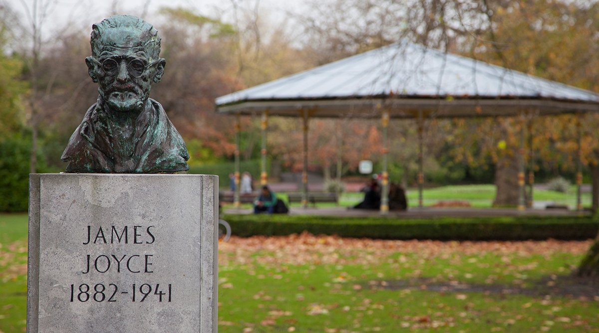 KirkusWC's tweet image. Favorite Irish Authors

ow.ly/rtvU50Ysue6

@kirkusreviews

#IrishAuthors #IrishWriters #JamesJoyce #WritersOfInstagram #WritersCenter