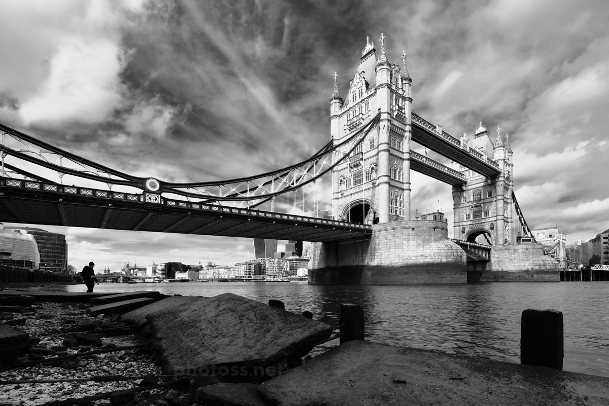 bruslaw's tweet photo. "Bridge over Troubled Water" - Tower Bridge at low tide, yesterday afternoon.

#StormHour #ThePhotoHour #architecturephotography https://t.co/hsXkC3x9wa