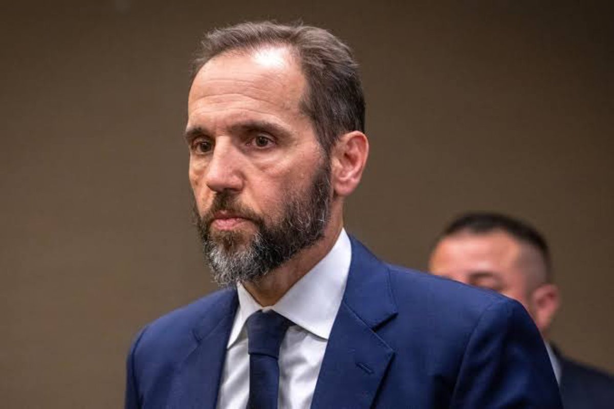 Milajoy's tweet photo. Never forget that the Democrats arrested a US President, his lawyers, his campaign manager, his accountants, his media allies, and his valet over fake, made up stuff.

Jack Smith MUST be held accountable or it will happen over and over again. 

Lock him up. https://t.co/Orny68skVX