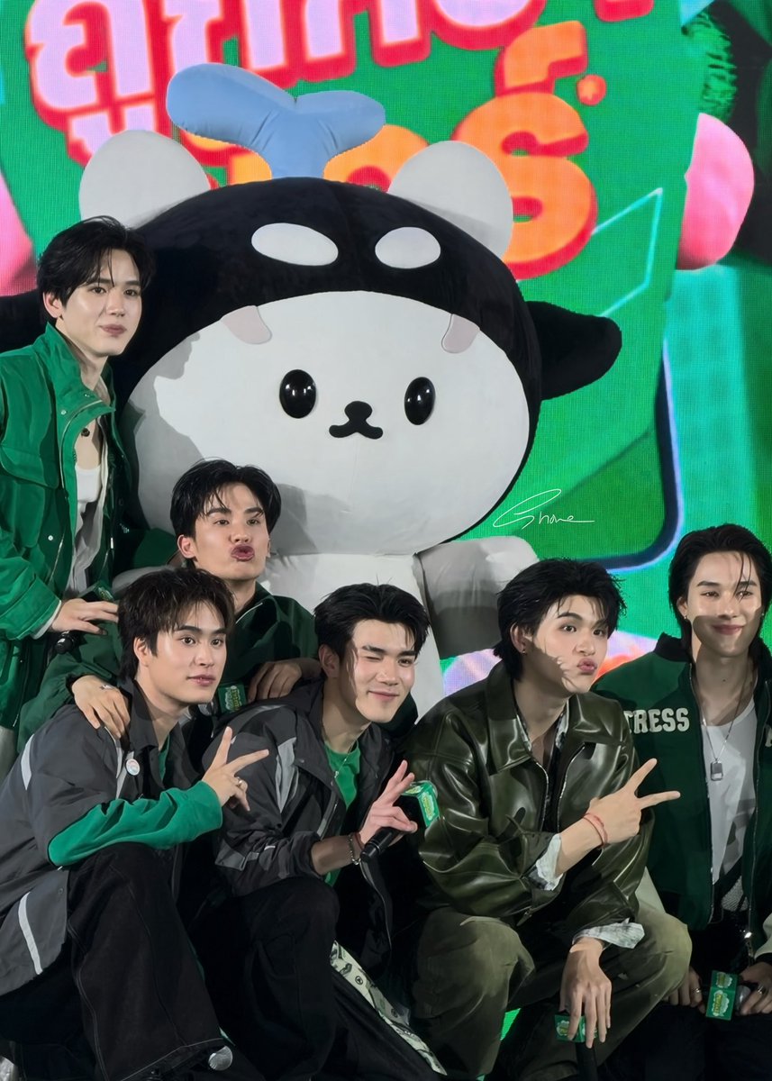 My favorite pic of the day

The big Polca Family😍

GF MEGA GALE EVENT

#GrabFoodMegaGaleถูกกว่าชัวร์Event
#TayNew #เตนิว
#GeminiFourth #เจมีไนน์โฟร์ท
#SkyNani #สกายนานิ #POLCASAN
