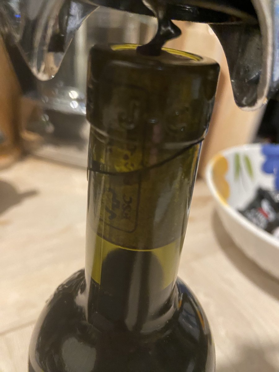 ironmancrosby's tweet photo. @sainsburys 

Bought from Crosby Merseyside, neck of bottle cracked…. See pictures

No wine tonight..!!! https://t.co/u7pbFeXMOX
