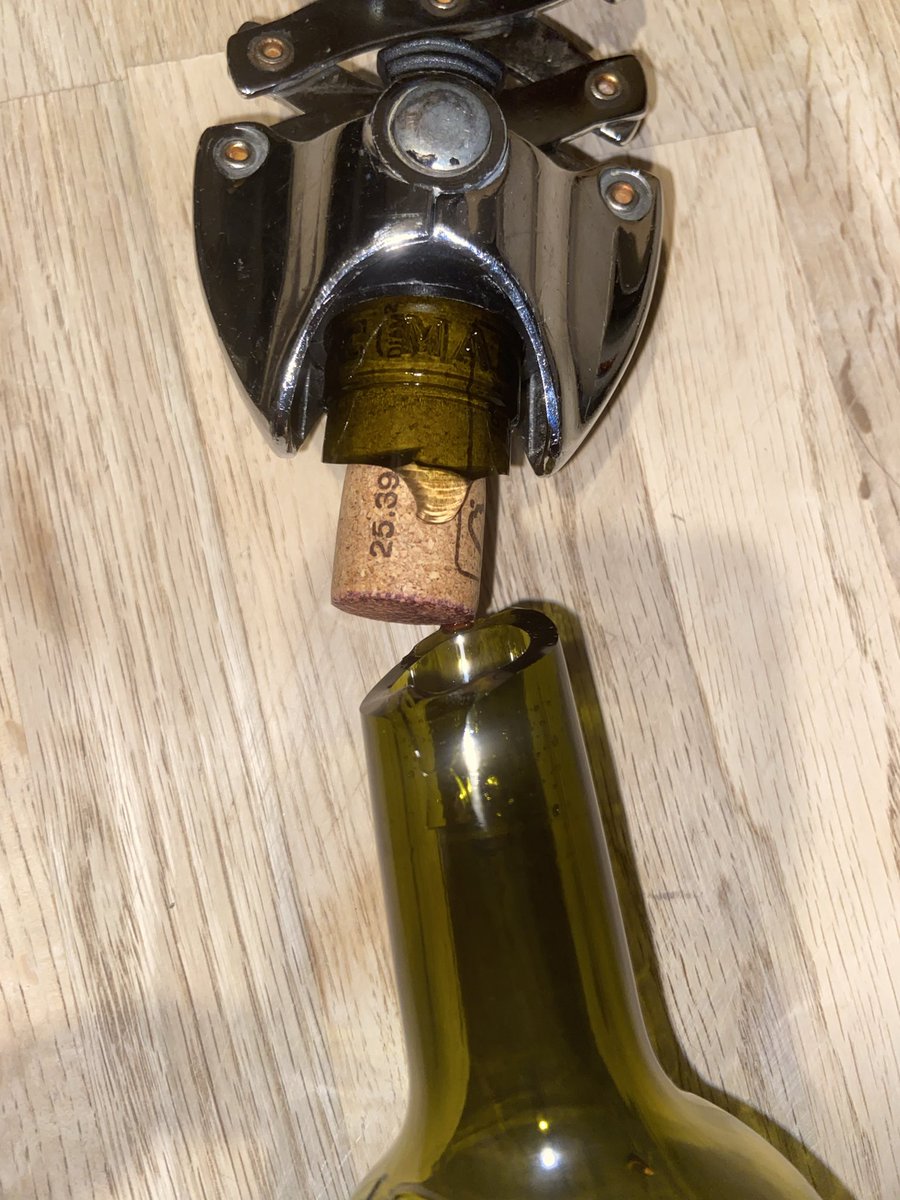 ironmancrosby's tweet photo. @sainsburys 

Bought from Crosby Merseyside, neck of bottle cracked…. See pictures

No wine tonight..!!! https://t.co/u7pbFeXMOX