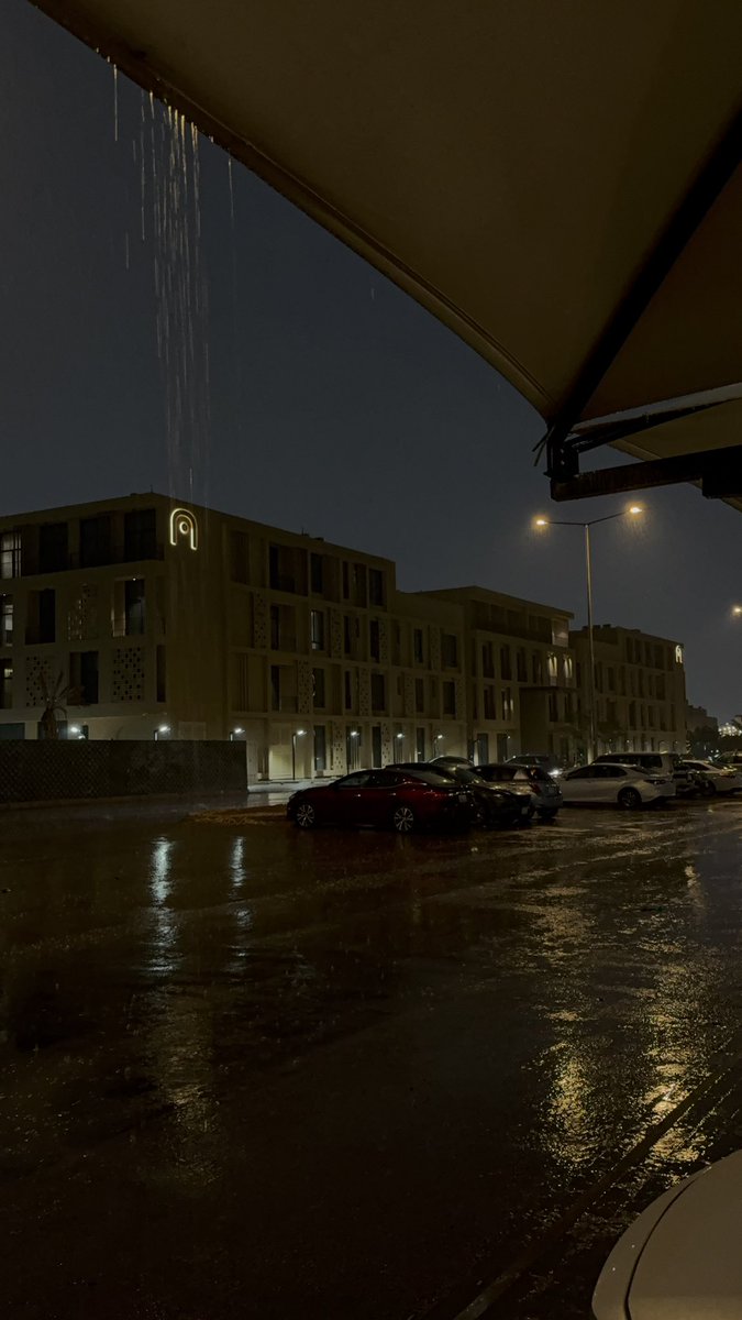 ii00lliill's tweet image. يا لذّة الشُّعور مطَر و عشر أواخر ، 
يارب بلّغ قلوبنا مُناها ❤️