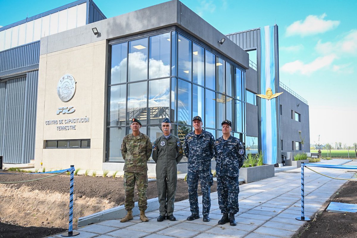 Ministerio de Defensa tweet media