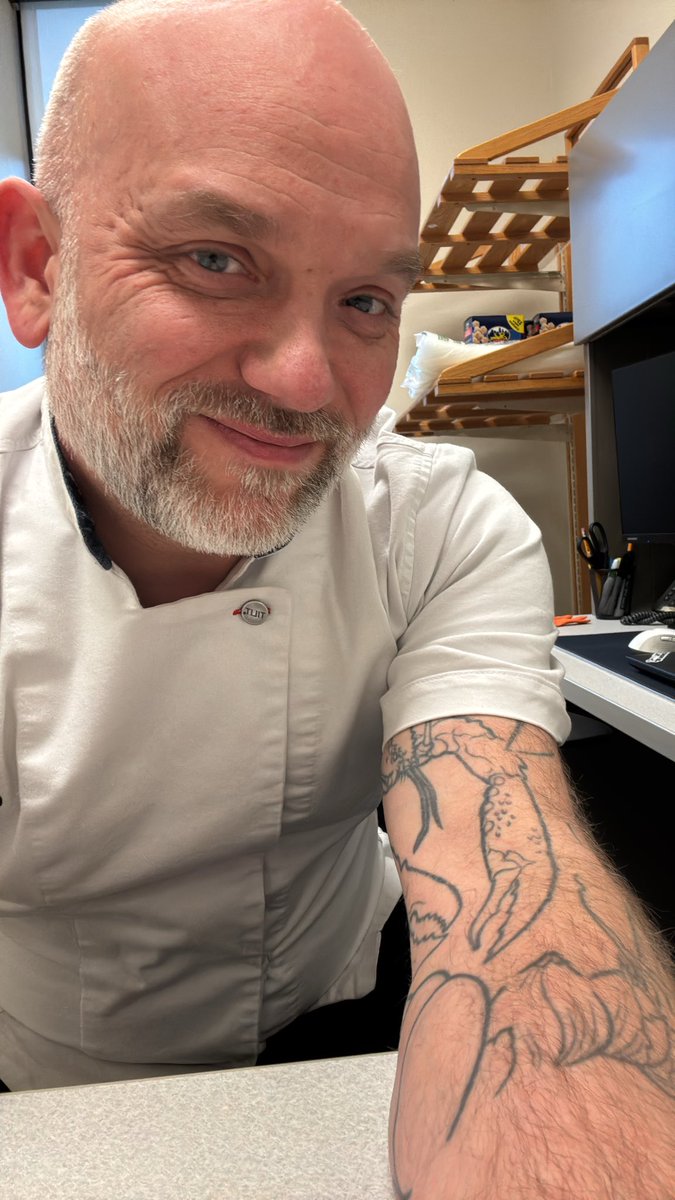 lc552xx's tweet photo. Happy hump day from the office https://t.co/R4dTNL6nuw