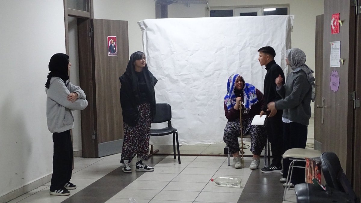 Taşkent İmam Hatip Anadolu Lisesinde düzenlenen iftar programına Kaymakamımız Sayın Fatih KARAMAHMUT, eşi Cumhuriyet Savcısı İrem CANTÜRK KARAMAHMUT Hanımefendi ve ilçe protokolü katıldı.”