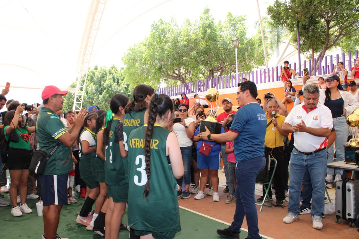 VerAntorcha's tweet photo. BRONCE PARA VERACRUZ EN BÁSQUETBOL FEMENIL🏆🥉

Las pequeñas del selectivo jarocho obtienen el tercer lugar nacional de las justas deportivas amateur más importantes del país, la Espartaqueada Deportiva Nacional.

¡Muchas felicidades!🏀🔥 https://t.co/ifsBg6X8oH