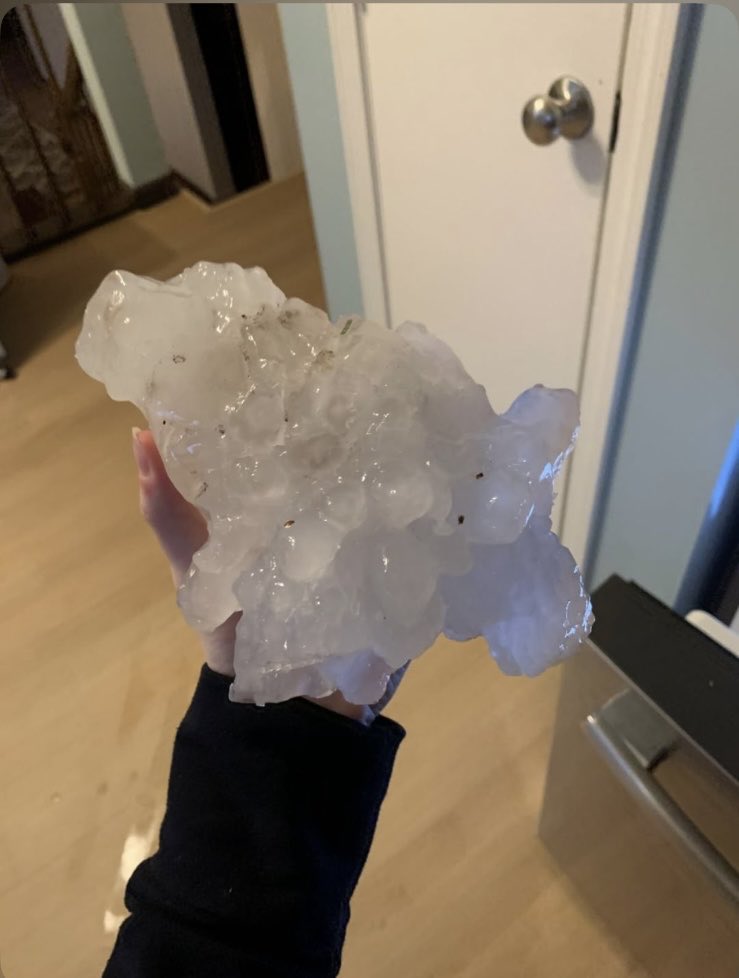 latestinspace's tweet image. BREAKING 🚨: A possible WORLD RECORD piece of hail has been found in Kankakee, Illinois

It measures about 8 inches across, larger than most adult hands

Many other 6+ inch enormous hailstones were also reported from Monday night's storms

Pic via @kevinmc837