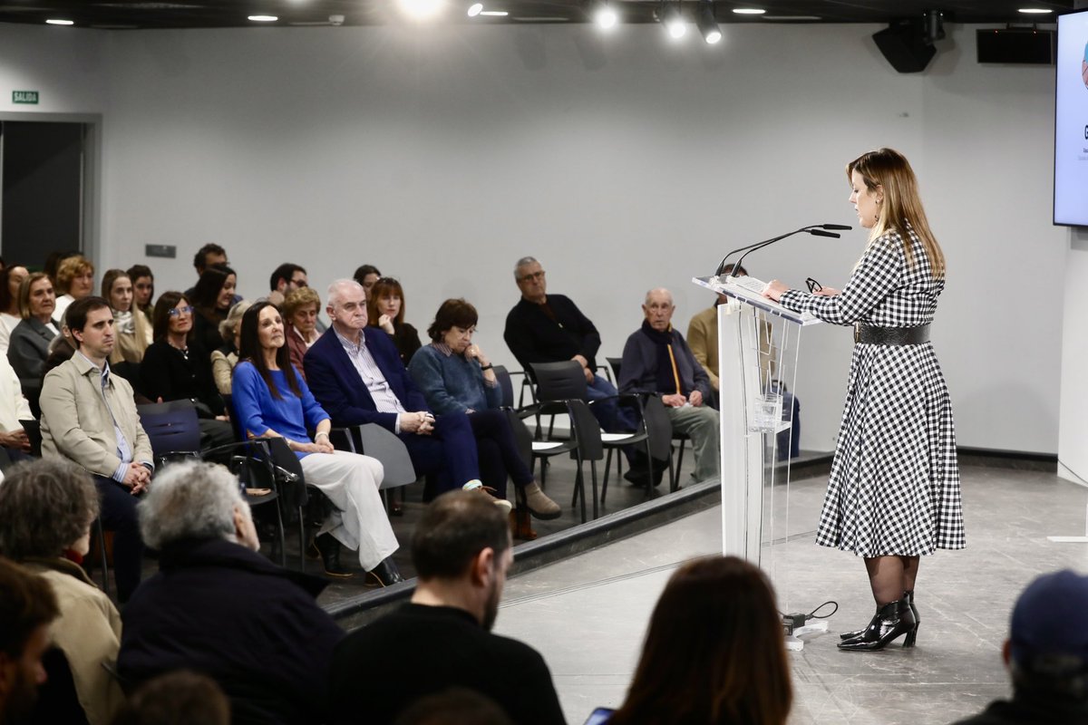 goizanealvarez's tweet photo. Hoy hemos reconocido a Marian Azpiroz en el Premio Carmen Adarraga. Celebramos a una mujer que abrió camino, cambió relatos y generó oportunidades para otras. Más que nunca, frente a los reaccionarios, toca defender lo conquistado. https://t.co/wXZeUCpdPv