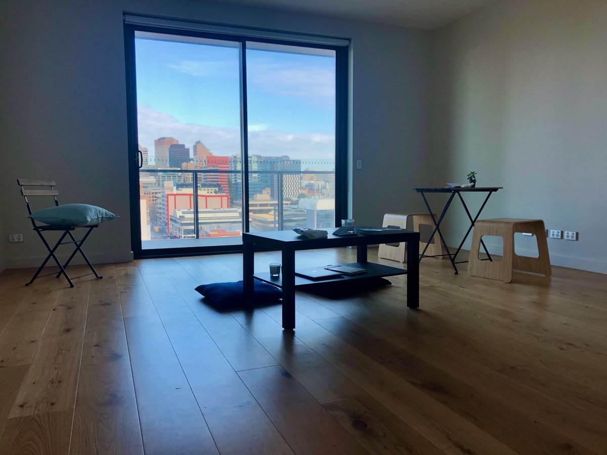 phenrysay's tweet image. Minimalism saves time and mental load ⏳

Fewer things mean less cleaning, less searching, and less stress 😮‍💨
Spend your time enjoying life, not maintaining possessions.

Own less → Think less → Decide faster → Focus on what truly matters 😊

Learn How
↓↓↓

#SimpleLive