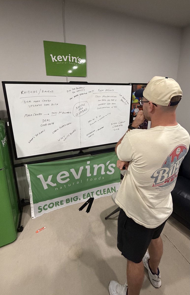 Bussin' With The Boys tweet media