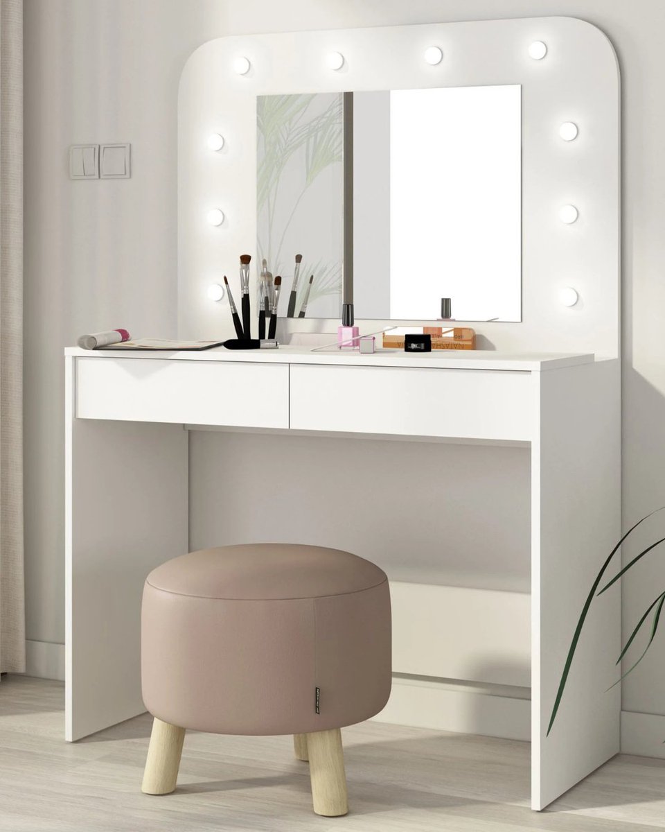 familywindow's tweet photo. What does your dream dressing table look like?

Let us know which one is your favourite!

Save this post for later and start planning your dream space!

#dreambedroom #bedroomideas #deskinspiration #dressingtable #makeuptable https://t.co/0Asm4taHRv