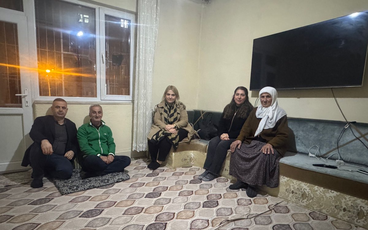 İlçe başkanlığımız tarafından düzenlenen"Paylaşmanın,Kardeşliğin ve Muhabbetin Adı: Ramazan Sohbetleri"kapsamında;

Yönetim Kurulu Üyelerimiz sn.Serdar Ildız, sn.Mehmet Çetinkaya, sn.Semina Akkoç ve sn.Zelal Işıktaş, Moray ailesinin hanesine misafir oldular

Paylaşmak berekettir