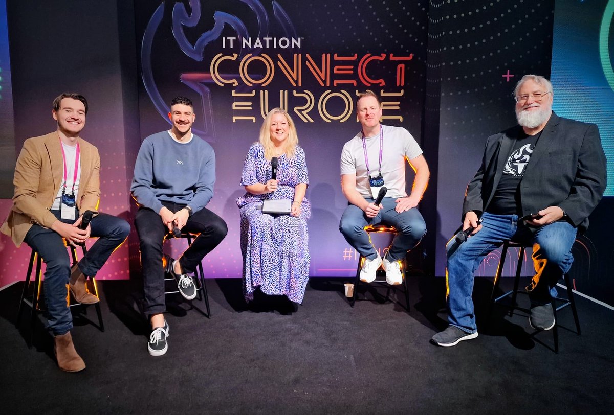 Hollie Whittles 💜 tweet media