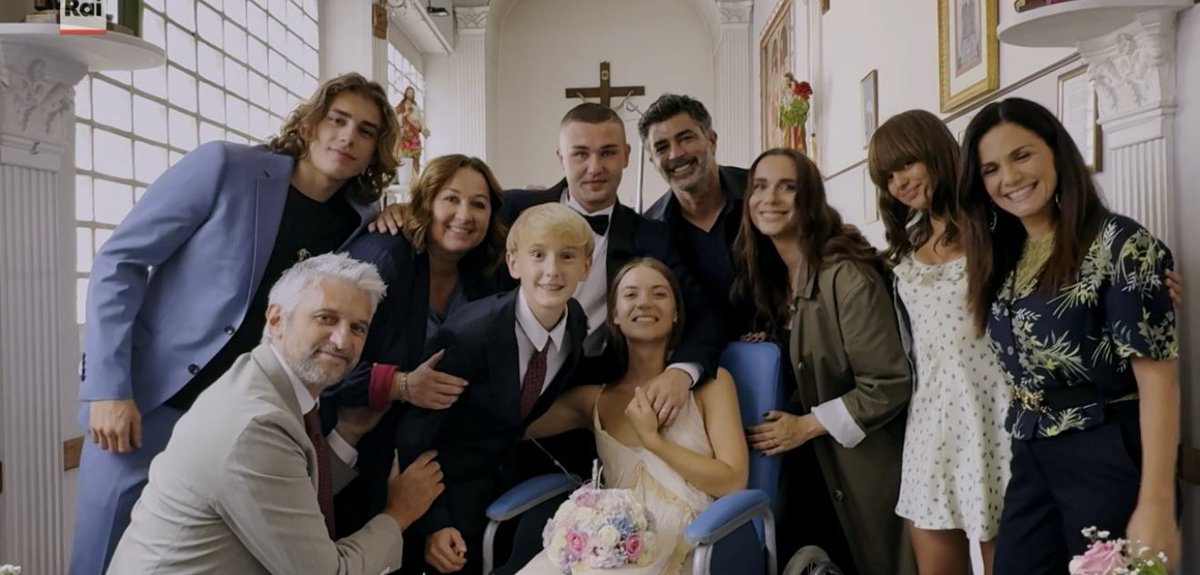 nicostanaccount's tweet photo. “Alina prima di lasciarci,ha voluto legarsi a te per sempre sposandoti.Questo amore non finirà mai,chi ha amato non sarà mai dimenticato da noi.Ciao Alina”.❤️‍🩹
#marefuori6 https://t.co/5buxPtJMtV