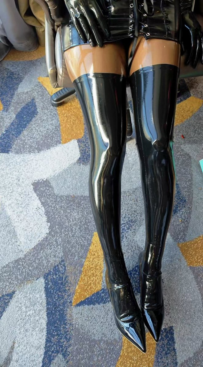 latex_77's tweet photo. #latex #胶衣 https://t.co/NkQrNCwRDP