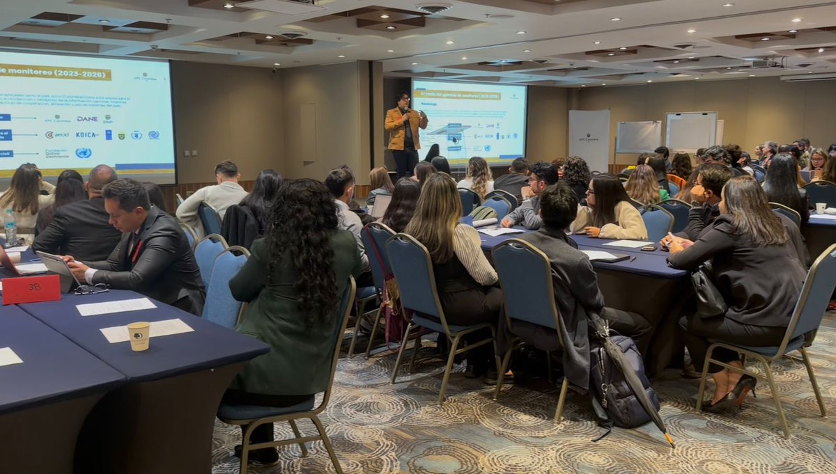 APCColombia's tweet photo. El encuentro permitió analizar los datos del monitoreo global y abrir un diálogo entre actores para identificar avances, retos y oportunidades que fortalezcan la coordinación, mejoren la toma de decisiones y orienten la cooperación hacia resultados concretos para las comunidades. https://t.co/e8VIM6eLXh