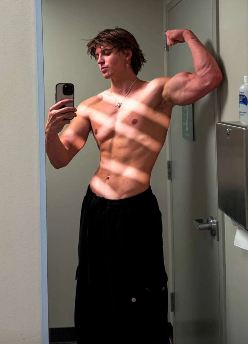 โ ๐จ๐บ๐ด๐ถ๐ซ๐ฌ๐ผ๐บ. tweet media