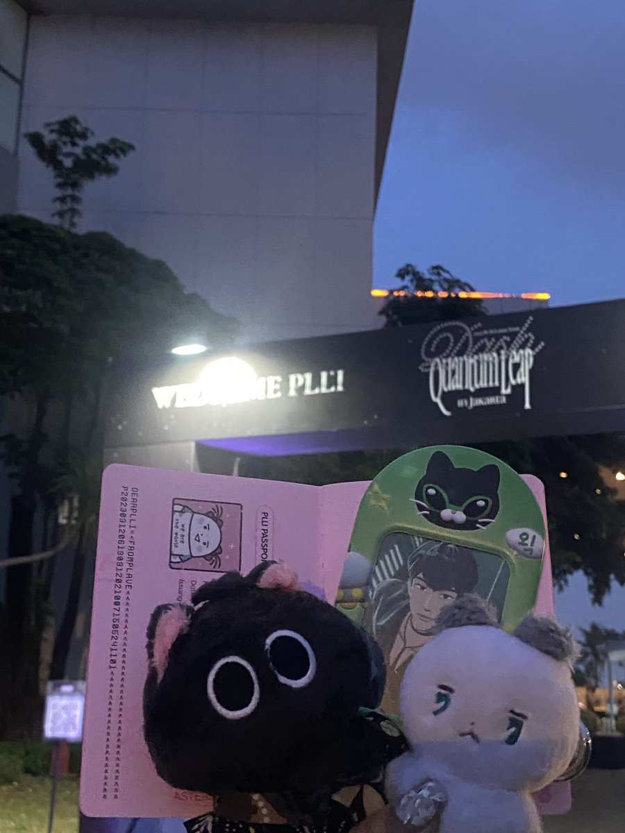 rating things i did alone:
- ke SG tapi paspor lu mau expire -1000/10, bonus ketahan di imigrasi aja
-NGELAMUN SEPULANG KERJA 1000000/10, self reward es krim ikea yang 6 ribu perak itu
- makan 10/10, bisa menikmati to the fullest
- ngonser 10/10, ok tapi ngga ada yang bantu foto