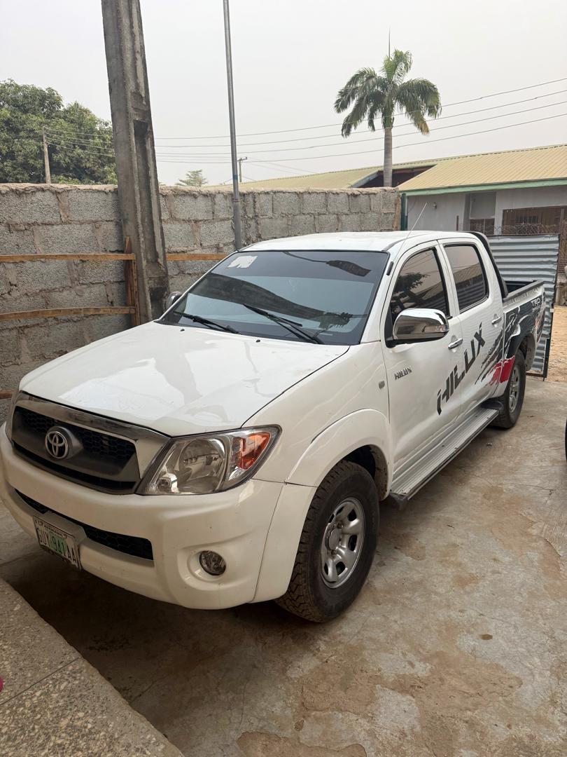 sludgeglobal's tweet photo. Extremely clean 2012 Toyota Hilux with manual transmission and auxiliary 
N17.5m
Contact-
Tel &amp; Whatsapp: 09027969783
Email: sludgeglobal@gmail.com https://t.co/iI4fPfqGwv