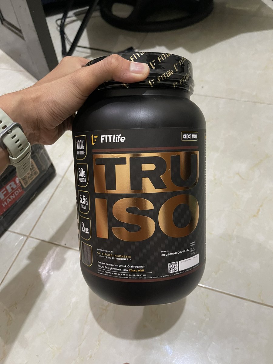 Terima kasih Danke Schön om <a href="/papaojol/">Kang Ojol | Kang Review</a> dan fitmin <a href="/fitminoffcl/">FITmin bukan FITlife</a> atas giveawaynya, hadiahnya udah sampe ke tangan aku.
Kebetulan yg Beazt udah habis dan truiso bisa gass aku pake buat memenuhi kebutuhan harian proteinnn!.

Buat teman-teman x oomf dan anak gym, sumpah fitlife ini