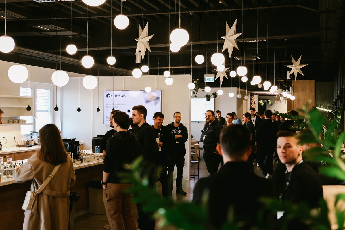 Cursor Community Slovenia tweet media
