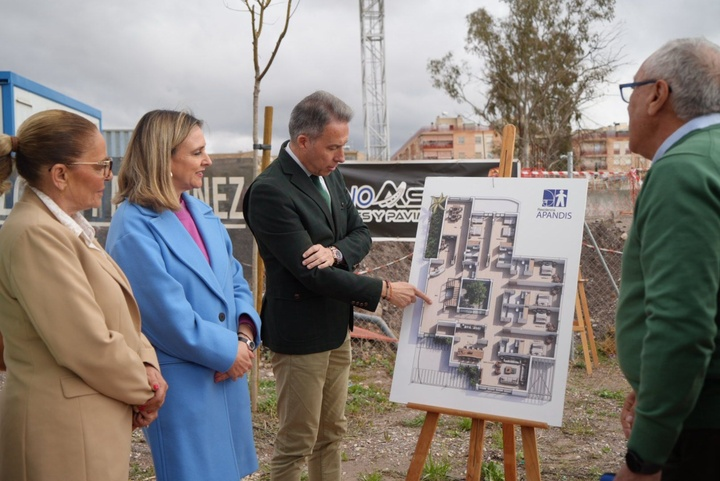 regiondemurcia's tweet photo. 🏡Política Social promueve la vida independiente de las personas con discapacidad con el nuevo residencial de Apandis en #Lorca.

🫶La consejera, Conchita Ruiz, visita las obras de la unidad de convivencia de cuidados de larga duración que estarán finalizadas a mediados de este año.

💶La Comunidad destina a este proyecto, que contará con ocho plazas, 520.000 euros.

👉 Noticia: https://t.co/oYIRC4UYaC