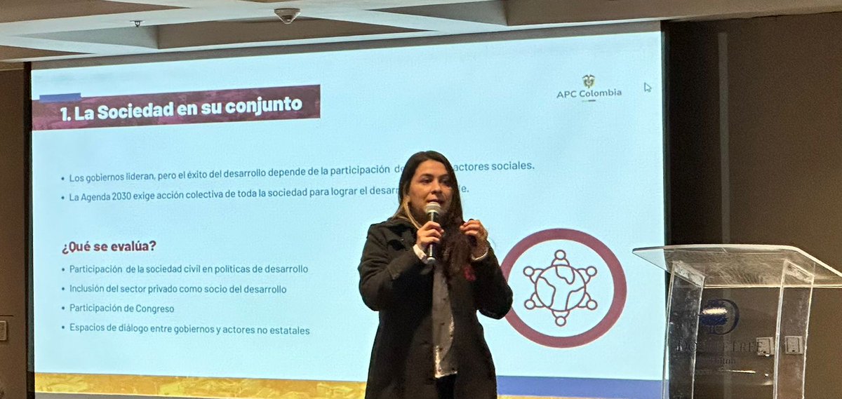 APCColombia's tweet photo. El encuentro permitió analizar los datos del monitoreo global y abrir un diálogo entre actores para identificar avances, retos y oportunidades que fortalezcan la coordinación, mejoren la toma de decisiones y orienten la cooperación hacia resultados concretos para las comunidades. https://t.co/e8VIM6eLXh