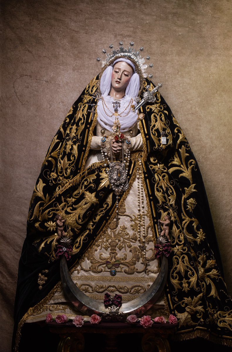 Carloscanm's tweet photo. No os voy a mentir, no creo que la marcha cambie el mundo, de hecho dudo que atraviese los límites de Pedregalejo, pero nunca quise más que eso. 

Para mí, ver a la Virgen pasar con su marcha será más que suficiente. https://t.co/WSJ8bijHZd