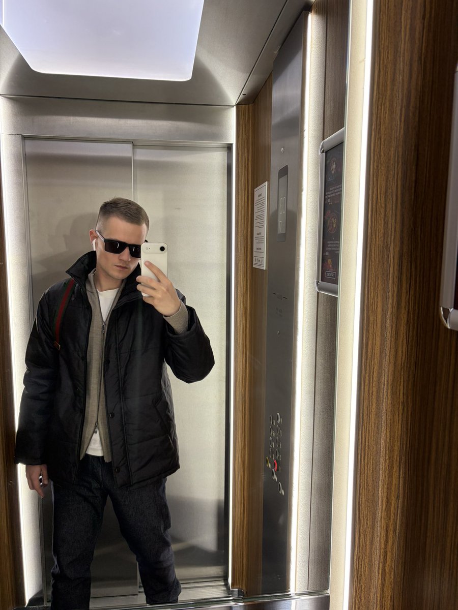 Лев, который не против tweet media