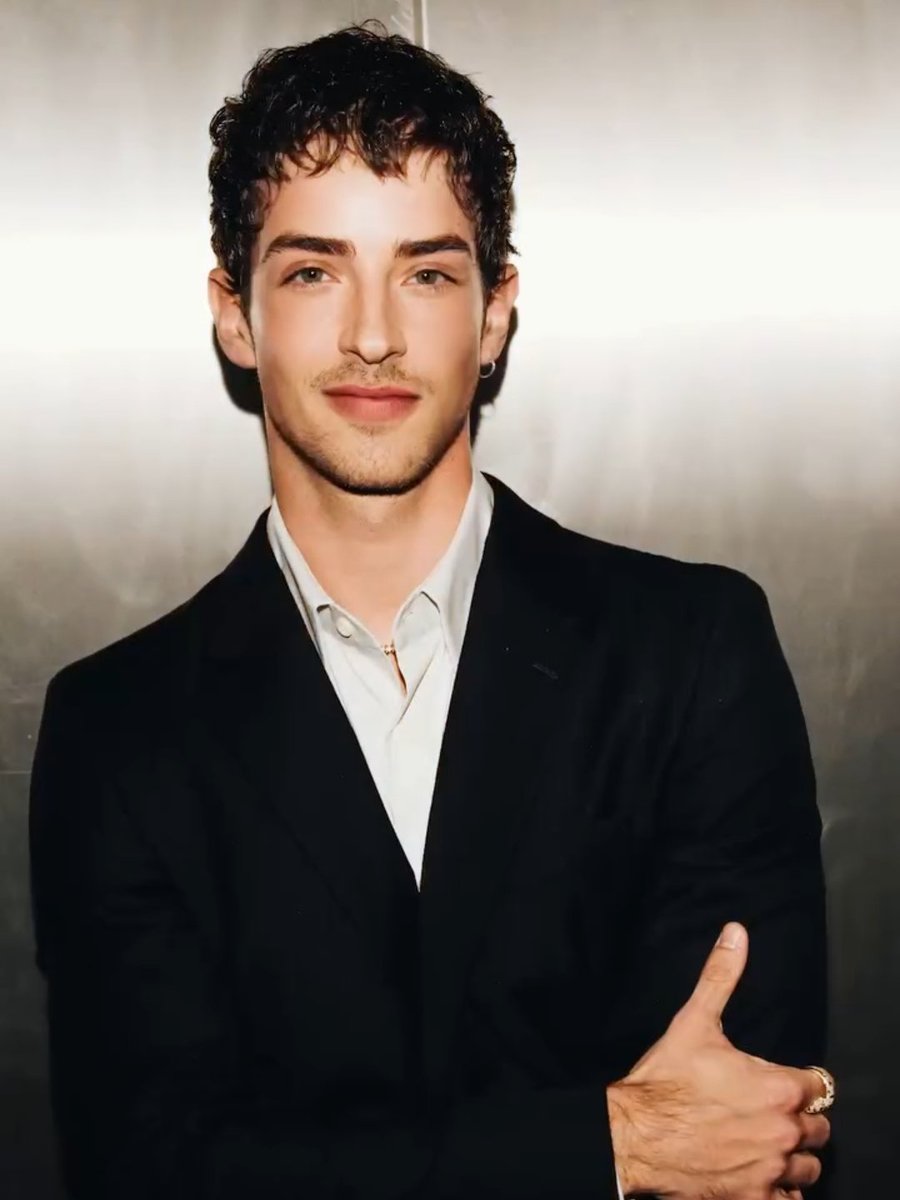 Manu Rios Archive tweet media