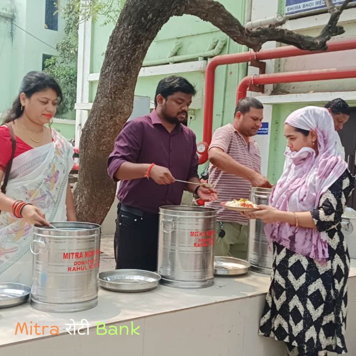 MitraCharitable's tweet photo. Education with Humanity 💛
Honoured to welcome Smt. Jyotirmayee Padhan (Principal, OAV Jharmunda) and Sri Nirbhaya Kumar Singh (Maths Teacher) who joined Mitra Roti Bank in serving free food at the Government Hospital.
A powerful reminder that true education inspires service. https://t.co/M2vczmy2wN