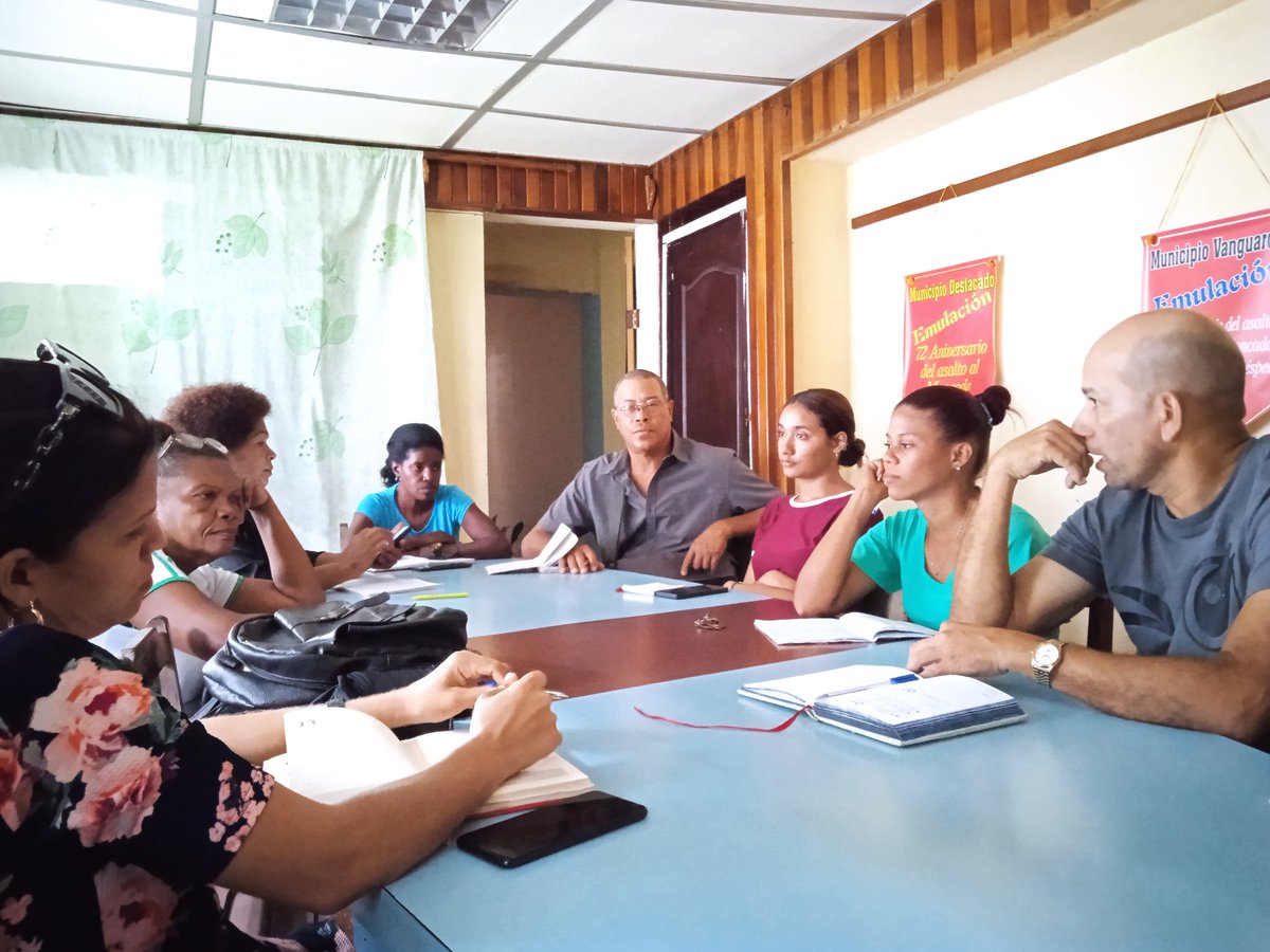 InotuMella's tweet photo. 🤝 Fortaleciendo la unidad.
Comunicadores de varias entidades de #Mella nos reunimos con el #PCC y el Gobierno para evaluar el desempeño de nuestra labor informativa.
Intercambio necesario para alinear objetivos y seguir contando la realidad de nuestro municipio.

#UnidosXCuba https://t.co/xrQ3rBnixp