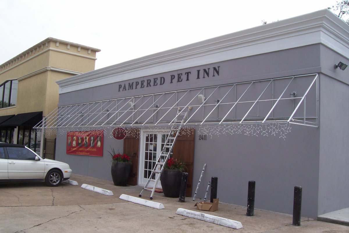 HoustonSignCo's tweet image. Upgrade your exterior sign for better visibility and longer service life—no rebranding needed. Enhance impact with improved materials. 

Get expert advice: 1l.ink/CQVT6VL 

#CommercialPrinting #BusinessSignage #B2BPrinting #RetailMarketing #houstonsigncompany