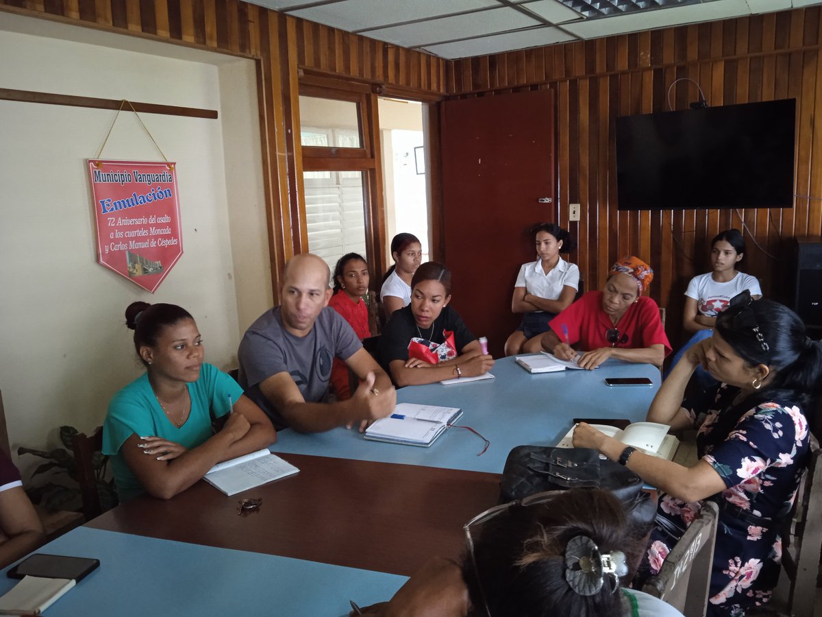 InotuMella's tweet photo. 🤝 Fortaleciendo la unidad.
Comunicadores de varias entidades de #Mella nos reunimos con el #PCC y el Gobierno para evaluar el desempeño de nuestra labor informativa.
Intercambio necesario para alinear objetivos y seguir contando la realidad de nuestro municipio.

#UnidosXCuba https://t.co/xrQ3rBnixp